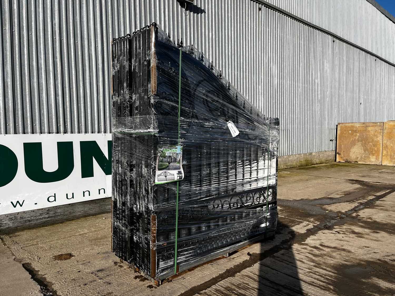 Unused 14' Bi-Parting Gates Centre Height 2400mm Outside Height 1600mm(European Design) (1 Pair)