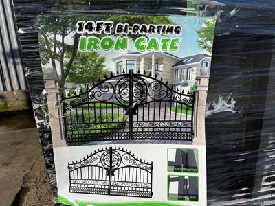 Unused 14' Bi-Parting Gates Centre Height 2400mm Outside Height 1600mm(European Design) (1 Pair)