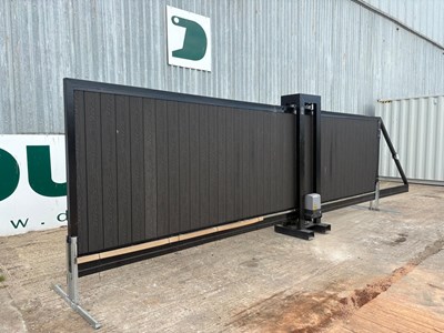 Lot Unused XPF20MS 20Ft x 5.3Ft Counter Leaver Gate With Motor & 5 Fobs.