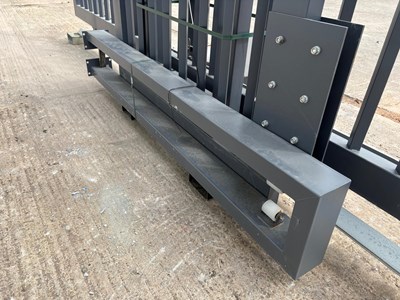 Lot Unused PF204G 20.4Ft x 6FT Counter Leaver Gate With Motor & 5 Fobs