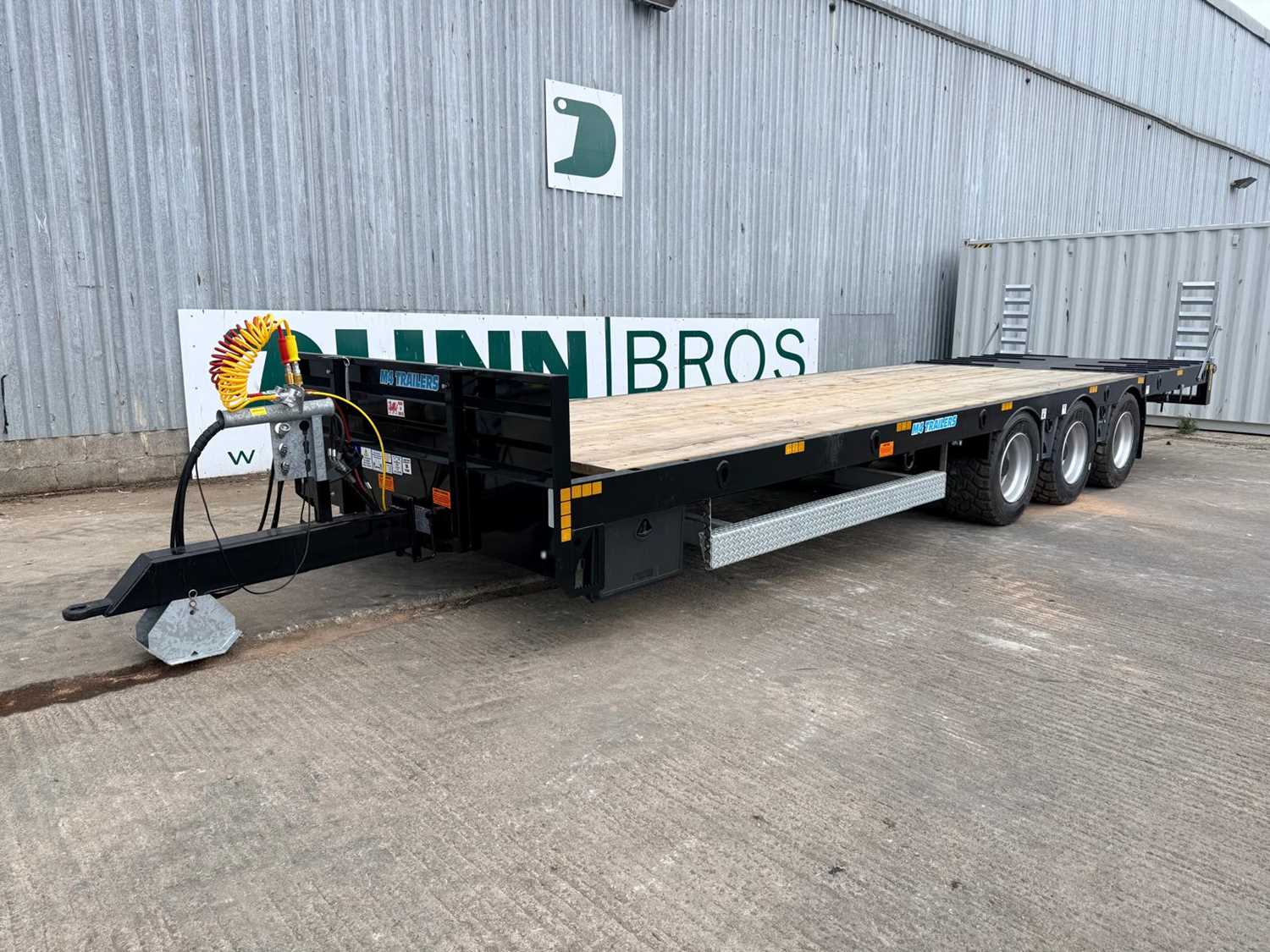 Lot 2026 30Ft M4 Tri Axle Trailer 18T, Hydraulic Beaver Tail, Flotation Tyres, Air & Oil Brakes, Side Locker, LED Lights, Rear Beacon, Chain Well, Galvanised Side Rails, Extra Tie Down Points