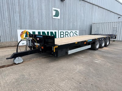 Lot 2026 30Ft M4 Tri Axle Trailer 18T, Hydraulic Beaver Tail, Flotation Tyres, Air & Oil Brakes, Side Locker, LED Lights, Rear Beacon, Chain Well, Galvanised Side Rails, Extra Tie Down Points