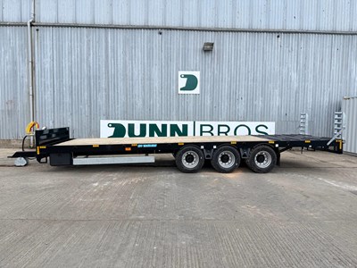 Lot 2026 30Ft M4 Tri Axle Trailer 18T, Hydraulic Beaver Tail, Flotation Tyres, Air & Oil Brakes, Side Locker, LED Lights, Rear Beacon, Chain Well, Galvanised Side Rails, Extra Tie Down Points