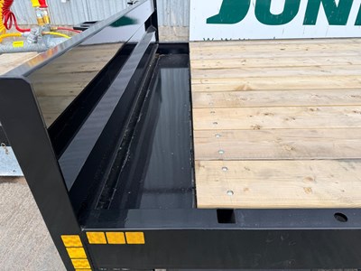 Lot 2026 30Ft M4 Tri Axle Trailer 18T, Hydraulic Beaver Tail, Flotation Tyres, Air & Oil Brakes, Side Locker, LED Lights, Rear Beacon, Chain Well, Galvanised Side Rails, Extra Tie Down Points