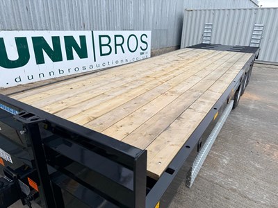 Lot 2026 30Ft M4 Tri Axle Trailer 18T, Hydraulic Beaver Tail, Flotation Tyres, Air & Oil Brakes, Side Locker, LED Lights, Rear Beacon, Chain Well, Galvanised Side Rails, Extra Tie Down Points