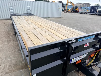 Lot 2026 30Ft M4 Tri Axle Trailer 18T, Hydraulic Beaver Tail, Flotation Tyres, Air & Oil Brakes, Side Locker, LED Lights, Rear Beacon, Chain Well, Galvanised Side Rails, Extra Tie Down Points