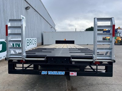 Lot 2026 30Ft M4 Tri Axle Trailer 18T, Hydraulic Beaver Tail, Flotation Tyres, Air & Oil Brakes, Side Locker, LED Lights, Rear Beacon, Chain Well, Galvanised Side Rails, Extra Tie Down Points