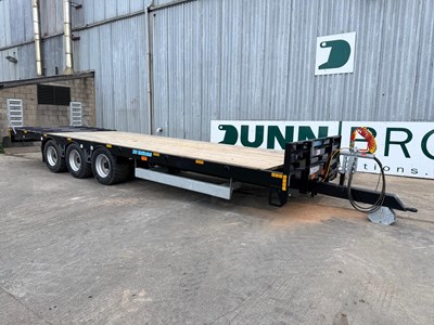 Lot 2026 30Ft M4 Tri Axle Trailer 18T, Hydraulic Beaver Tail, Flotation Tyres, Air & Oil Brakes, Side Locker, LED Lights, Rear Beacon, Chain Well, Galvanised Side Rails, Extra Tie Down Points