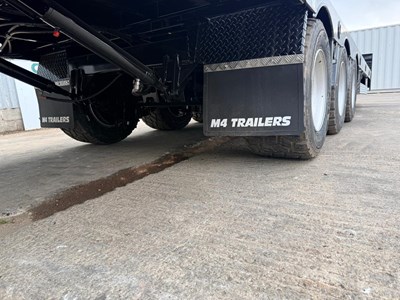 Lot 2026 30Ft M4 Tri Axle Trailer 18T, Hydraulic Beaver Tail, Flotation Tyres, Air & Oil Brakes, Side Locker, LED Lights, Rear Beacon, Chain Well, Galvanised Side Rails, Extra Tie Down Points