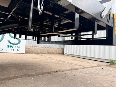 Lot 2026 30Ft M4 Tri Axle Trailer 18T, Hydraulic Beaver Tail, Flotation Tyres, Air & Oil Brakes, Side Locker, LED Lights, Rear Beacon, Chain Well, Galvanised Side Rails, Extra Tie Down Points