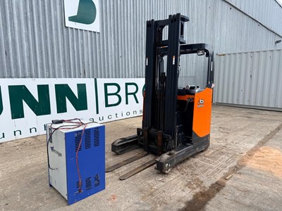 Lot 2014 Doosan Aisle Truck BR16JW-7 With Charger