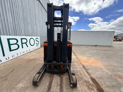 Lot 2014 Doosan Aisle Truck BR16JW-7 With Charger
