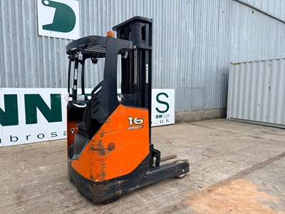 Lot 2014 Doosan Aisle Truck BR16JW-7 With Charger