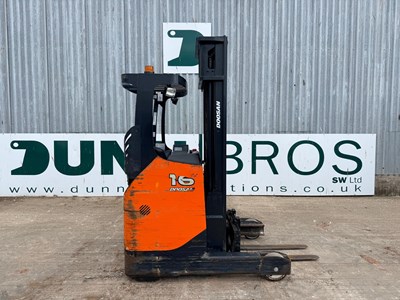 Lot 2014 Doosan Aisle Truck BR16JW-7 With Charger