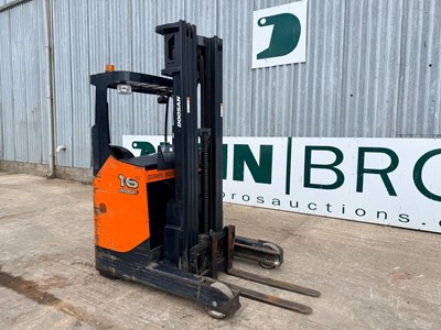 Lot 2014 Doosan Aisle Truck BR16JW-7 With Charger