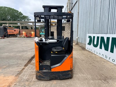 Lot 2014 Doosan Aisle Truck BR16JW-7 With Charger