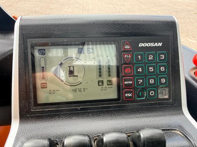 Lot 2014 Doosan Aisle Truck BR16JW-7 With Charger