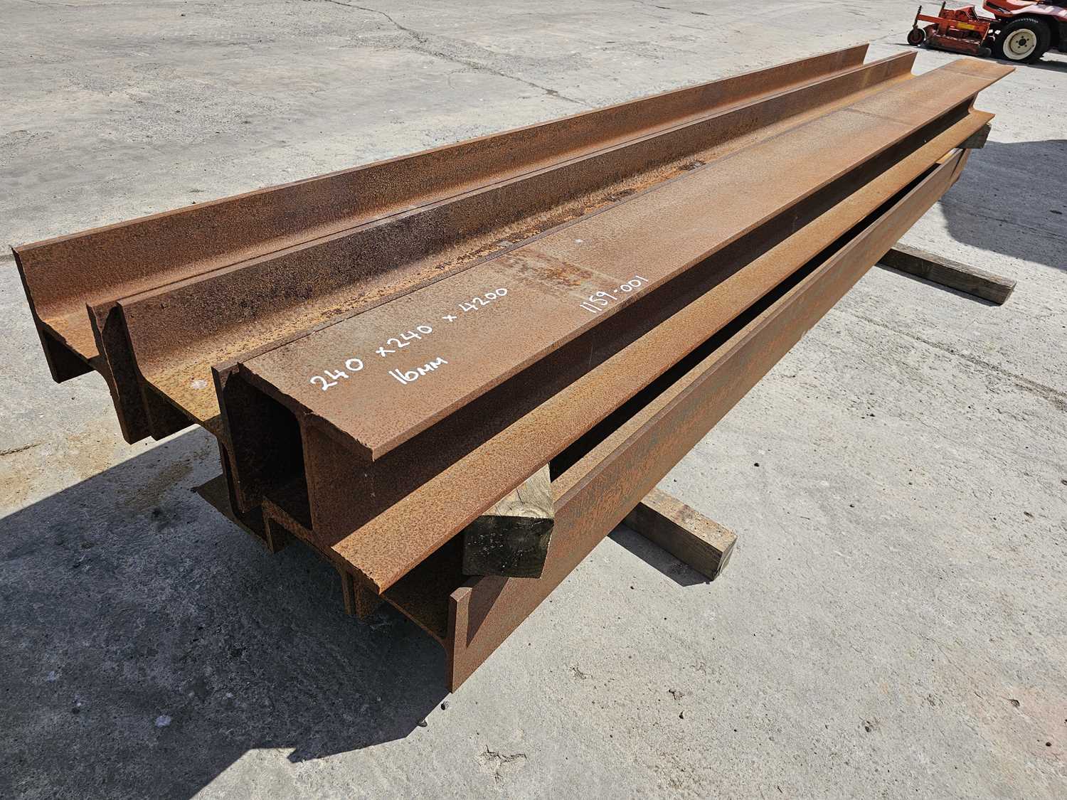 Lot 639 - 240mm x 240mm x 4200mm x 16mm Steel I Beam (6 of)