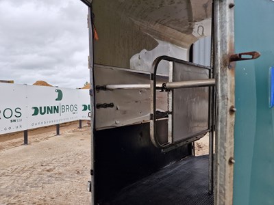 Lot 78 - 1998 Ifor Williams HB510R Twin Axle Horse Box Trailer, Front & Rear Loading Ramp